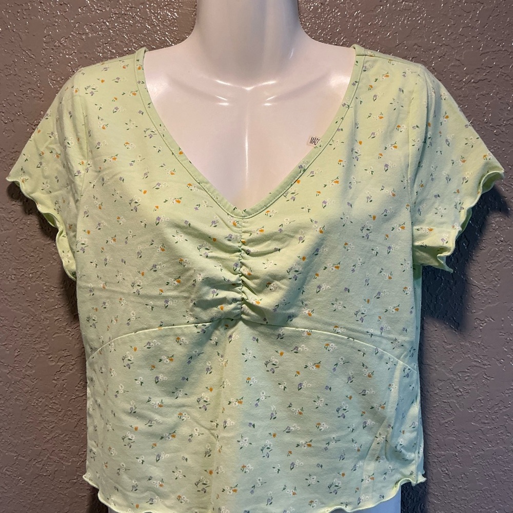 Arizona Jean Company Light Green Floral Ruched Blouse